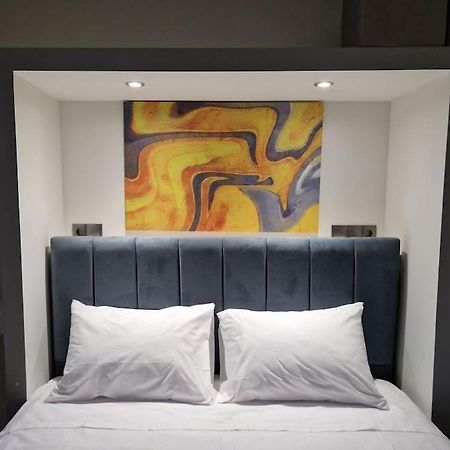 Faronita - Luxury Apt In The Heart Of カラマタ エクステリア 写真