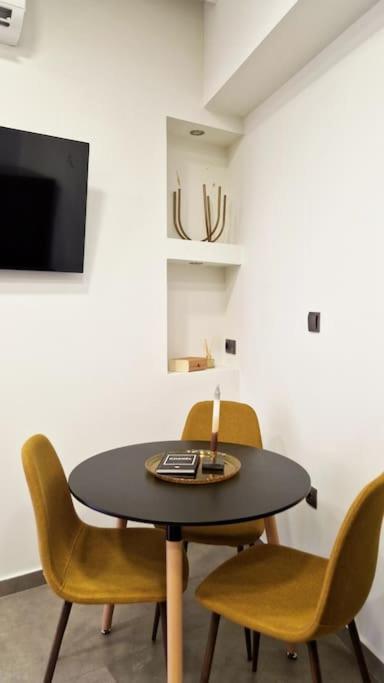 Faronita - Luxury Apt In The Heart Of カラマタ エクステリア 写真