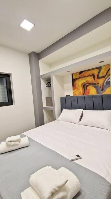 Faronita - Luxury Apt In The Heart Of カラマタ エクステリア 写真