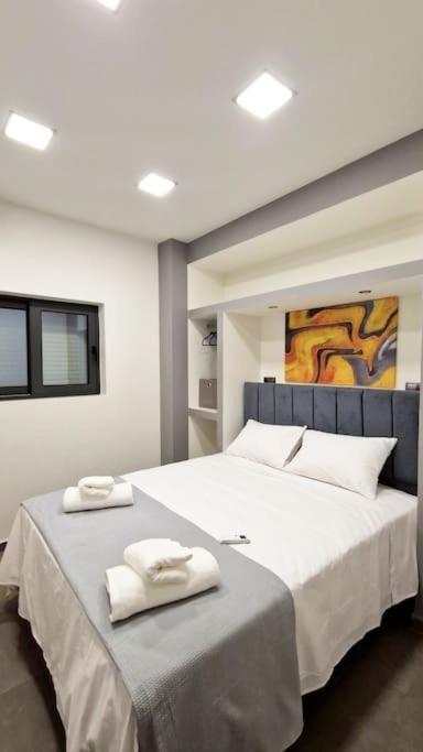 Faronita - Luxury Apt In The Heart Of カラマタ エクステリア 写真
