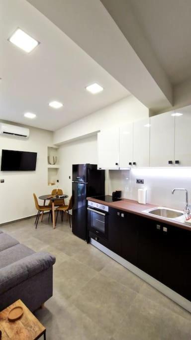 Faronita - Luxury Apt In The Heart Of カラマタ エクステリア 写真