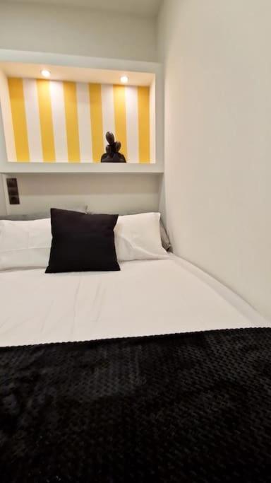 Faronita - Luxury Apt In The Heart Of カラマタ エクステリア 写真
