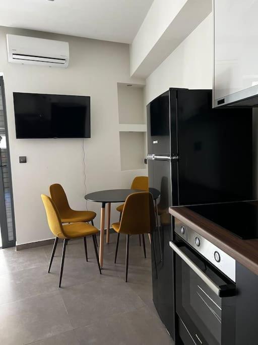 Faronita - Luxury Apt In The Heart Of カラマタ エクステリア 写真